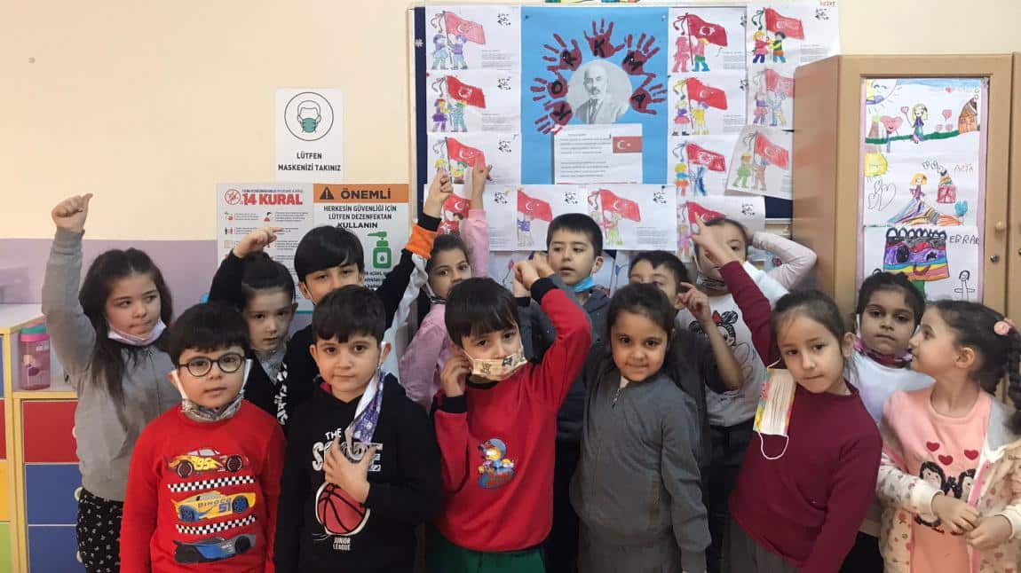 Mürüvvet Hanım İlkokulu 12 Mart İstiklal Marşı'nın kabul edildiği gün.